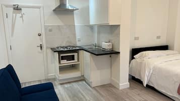 Apartment | Private kitchen | Fridge, microwave, oven, stovetop