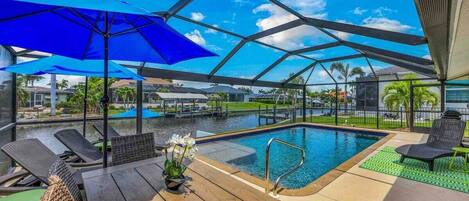 Een verwarmd zwembad