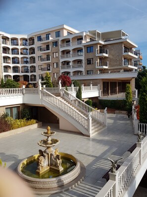 Unclassified image, 5 of 39, button