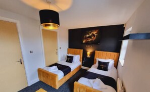 Apartment | 3 bedrooms, desk, free WiFi, bed sheets