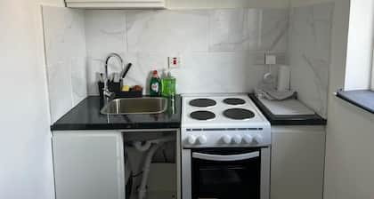 Remarkable 1-bed Studio Apartment in Redbridge