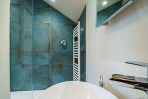Baignoire, serviettes fournies