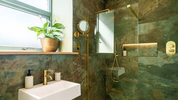 Douche, serviettes fournies