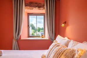 1 bedroom, iron/ironing board, travel cot, Internet