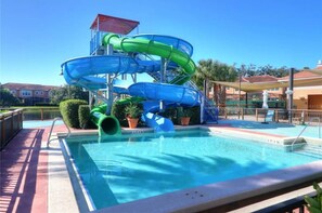 A heated pool - Spacious Townhome/Pool & Waterslides/Near Disney (Kissimmee)