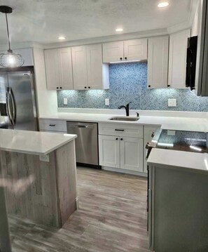 Refrigerador, microondas, horno, placa de cocina