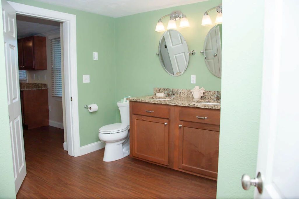 Towels, soap, shampoo, toilet paper