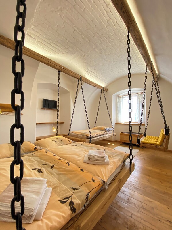 1 bedroom, bed sheets - Apartment at the czech historical farm with local farm products and hanging beds (Uhersko)