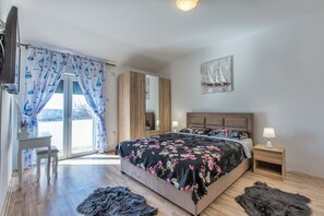 3 bedrooms, iron/ironing board, WiFi, bed sheets - 3 bedroom private vacation home in cesarica (Cesarica)