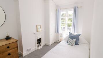 2 habitaciones, decoración personalizada y muebles diferentes