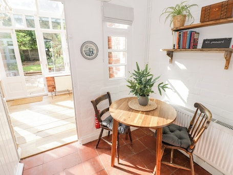 Dining. Ross Cottage