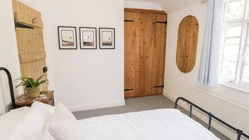 2 bedrooms, individually decorated, individually furnished, free WiFi