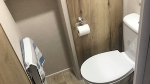 小屋 | 浴室 | 淋浴設備、吹風機、毛巾