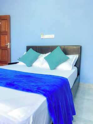4 bedrooms, iron/ironing board, free WiFi, bed sheets