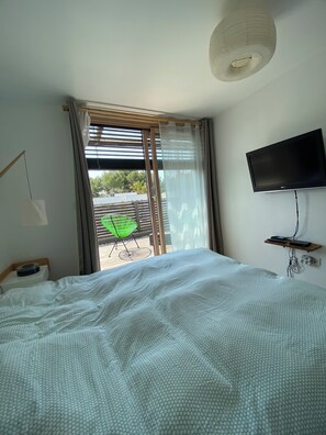 3 habitaciones, escritorio, tabla de planchar con plancha y wifi gratis