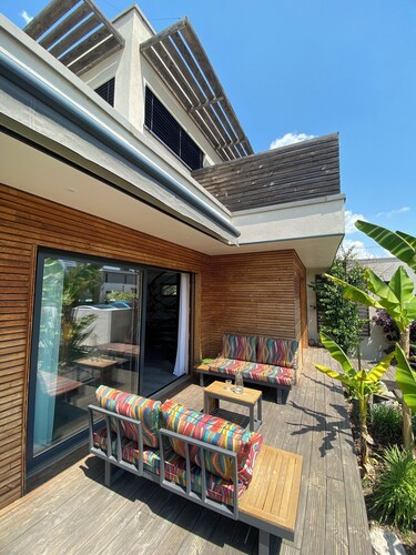 Villa Contemporaine en Bois Avec Piscine Proche de Montpellier