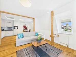 Living area - SCHNYDERSHOME - Spacious apartment in the center of Rapperswil (Rapperswil-Jona)