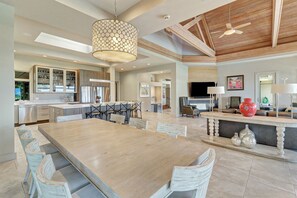 Dining - Oceanfront Paradise:Luxurious 8-Bedroom Home with Pool and Spectacular Views! (Hilton Head Island)