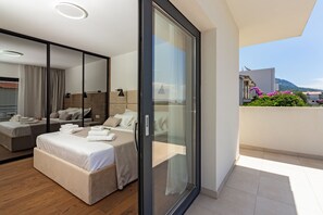 4 Schlafzimmer, Zimmersafe, Schreibtisch, Bügeleisen/Bügelbrett