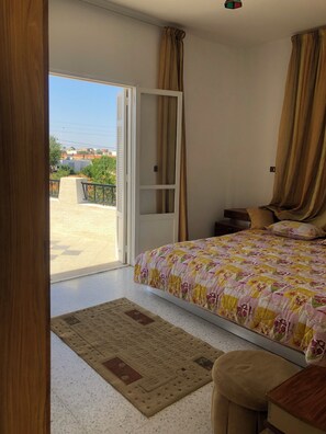 3 bedrooms, bed sheets