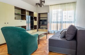 Apartment | Living area - Spacious apt few min Walk to old Town and Beach (Split)