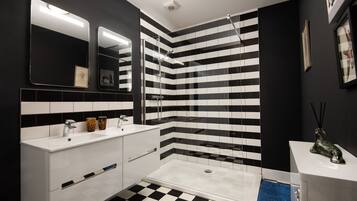 Bathtub, hair dryer, towels, toilet paper