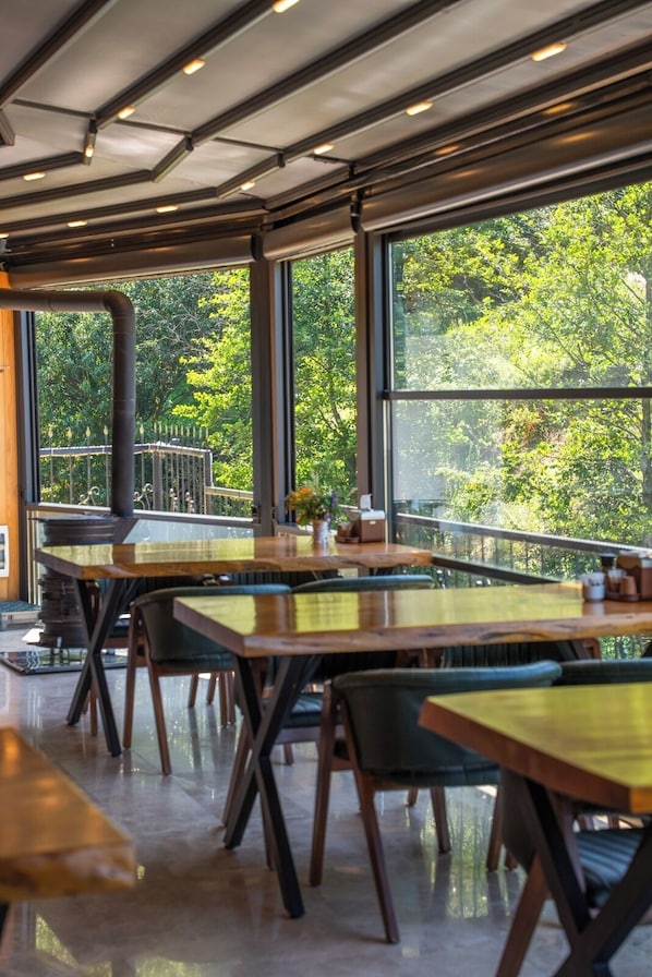 Restaurant - Lidzo Villa (Yomra)