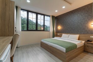 Phòng dành cho gia đình, 1 phòng ngủ, tủ lạnh, quang cảnh núi | 2 phòng ngủ, bàn, phòng cách âm, truy cập Internet không dây miễn phí 