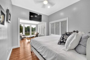 5 bedrooms, iron/ironing board, WiFi, bed sheets