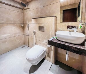 Doppia Deluxe | Bagno | Set di cortesia gratuito, asciugamani, sapone, shampoo