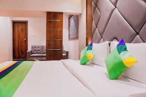 Premium Double Room | Desk, iron/ironing board, bed sheets