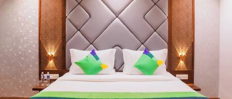 Premium Double Room | Desk, iron/ironing board (on request), bed sheets