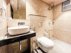 Deluxe Double Room | Bathroom | Free toiletries, towels, soap, shampoo - Treebo Serenity Inn, Koregaon Park (Pune)