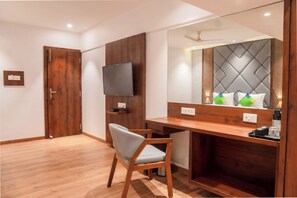 Doppia Premium | Una scrivania, ferro/asse da stiro, lenzuola