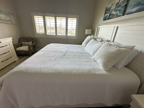 2 quartos, ferros/tábuas de passar roupa, acesso à internet