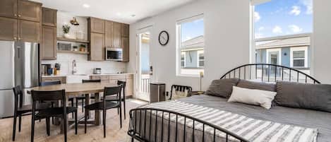 1 多间卧室、办公桌、熨斗/熨衣板、上网接入