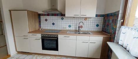 Fridge, stovetop, dishwasher, coffee/tea maker