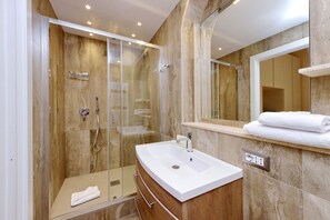 Shower, hair dryer - Santa Croce Gem w/ Chic Decor & Historic Charm (Florence)