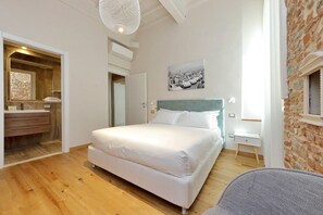 3 bedrooms, desk, iron/ironing board, free WiFi - Santa Croce Gem w/ Chic Decor & Historic Charm (Florence)