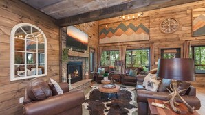Living area - Smoky Mtn Haven w/Indoor Pool, Theater, Game Room (Sevierville)
