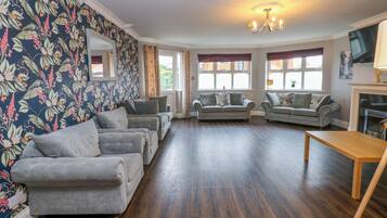 Cottage | Living area