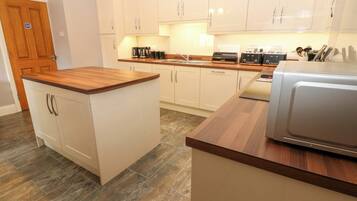 Cottage | Private kitchen | Cookware/dishes/utensils