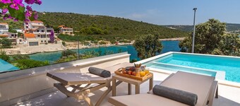 Stilvolle und luxuriöse Strandvilla mit 4 Schlafzimmern, 4 Badezimmer, privatem 34m2 Pool, Whirlpool, hochwertig möbliertes Anwesen mit Meerblick
