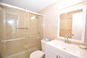 Bathroom - Jada 2b 1 Bedroom Condo by RedAwning (Ocean City)