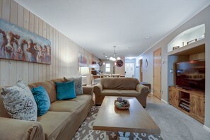 Condo, 2 Bedrooms | Living area | Smart TV