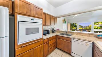 Appart'hôtel, 2 chambres | Cuisine privée | Réfrigérateur, four, cafetière/bouilloire, grille-pain
