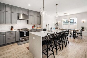 House, 6 Bedrooms | Private kitchen | Fridge, oven, coffee/tea maker, toaster - Desert Brooke Villa 6 Bedroom Townhouse (St. George)