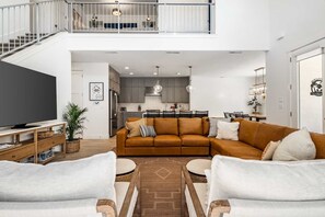 Casa, 6 quartos | Área de estar | Smart TV