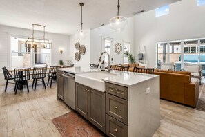 Casa, 6 quartos | Cozinha privada | Geladeira, fogão, cafeteira/chaleira, torradeira