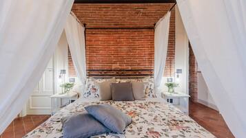 4 Schlafzimmer, BĂŒgeleisen/BĂŒgelbrett, kostenloses WLAN, BettwĂ€sche